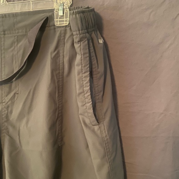 Columbia Gray Shorts; XXL - Picture 3 of 9